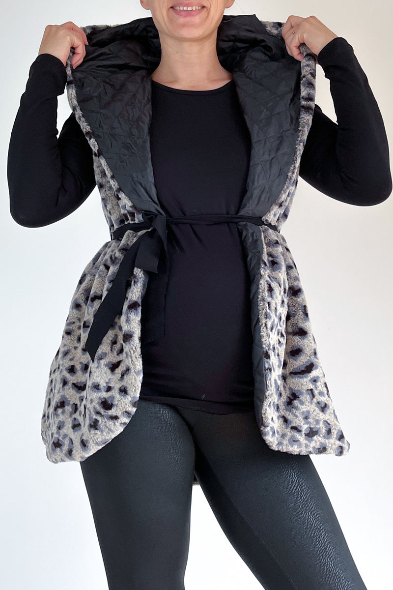 Brezrokavnik s kapuco - kratek