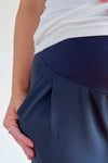 Elegantne nosečniške hlače Charlotte - oprijet kroj - temno modre